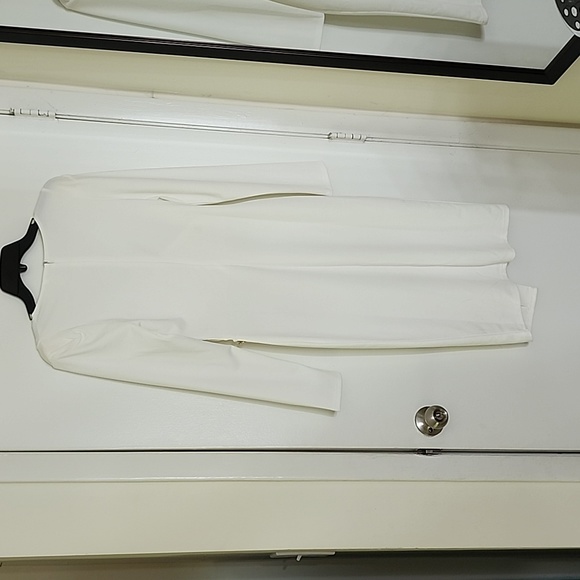 White dress with gold button details - Picture 4 of 4